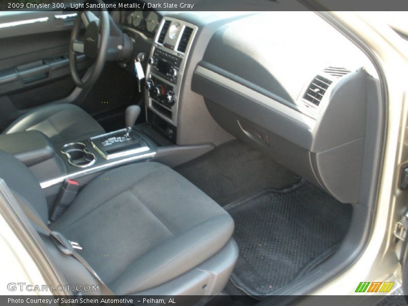 Light Sandstone Metallic / Dark Slate Gray 2009 Chrysler 300