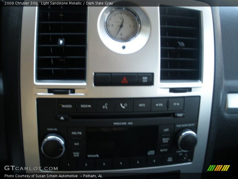 Light Sandstone Metallic / Dark Slate Gray 2009 Chrysler 300