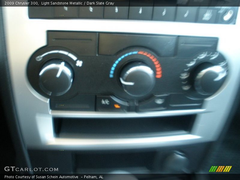 Light Sandstone Metallic / Dark Slate Gray 2009 Chrysler 300