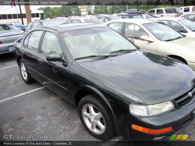 Super Black / Beige 1997 Nissan Maxima SE