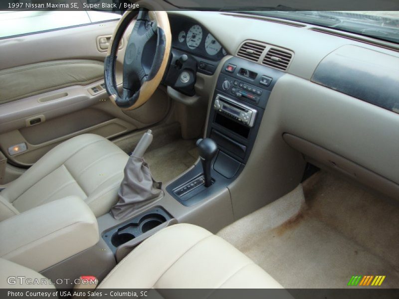 Super Black / Beige 1997 Nissan Maxima SE