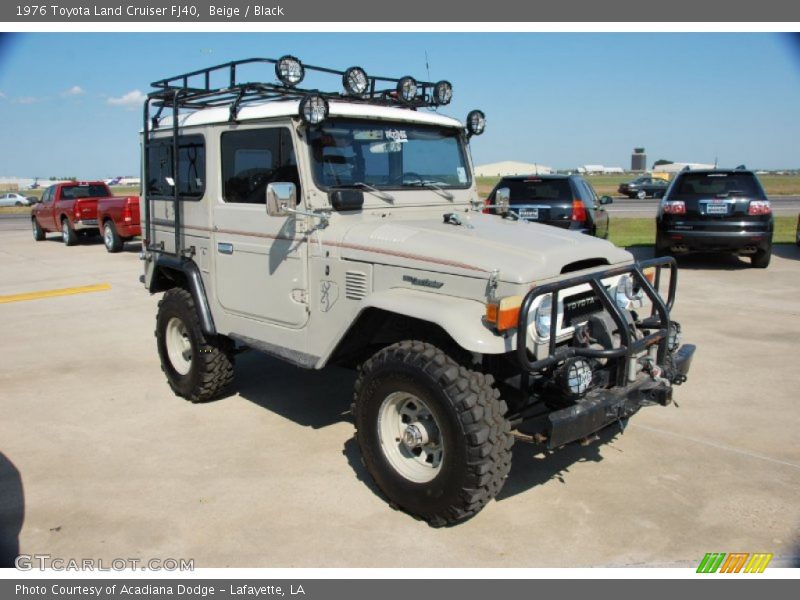 Front 3/4 View of 1976 Land Cruiser FJ40