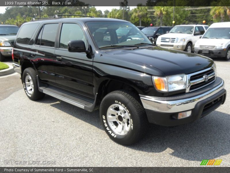 Front 3/4 View of 1999 4Runner SR5