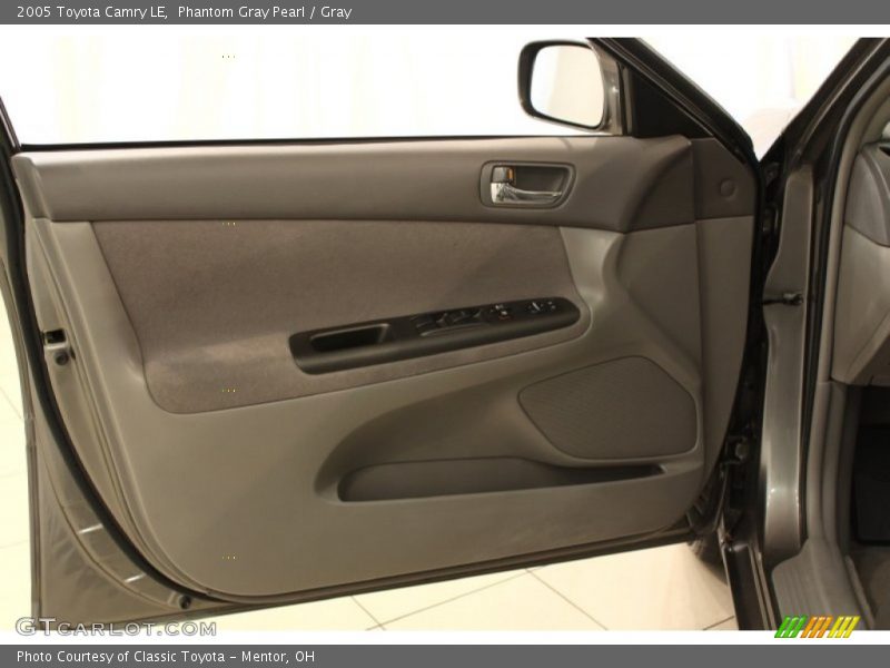 Phantom Gray Pearl / Gray 2005 Toyota Camry LE