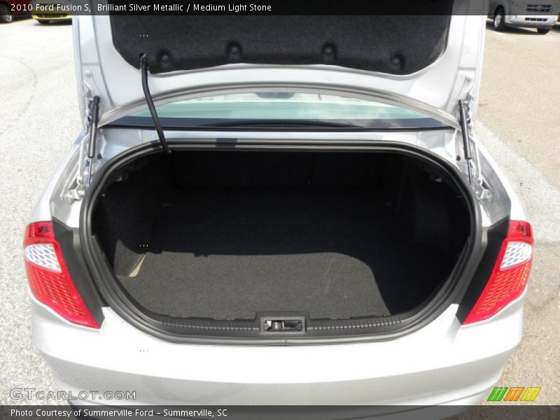  2010 Fusion S Trunk
