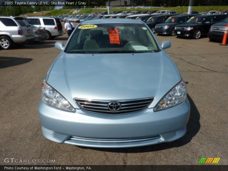 Sky Blue Pearl / Gray 2005 Toyota Camry LE V6