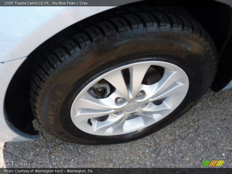 Sky Blue Pearl / Gray 2005 Toyota Camry LE V6