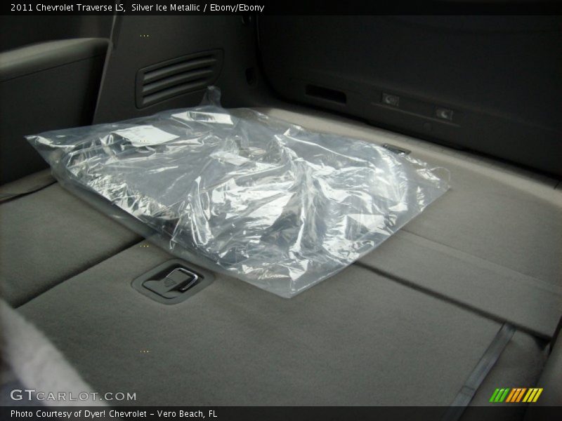 Silver Ice Metallic / Ebony/Ebony 2011 Chevrolet Traverse LS