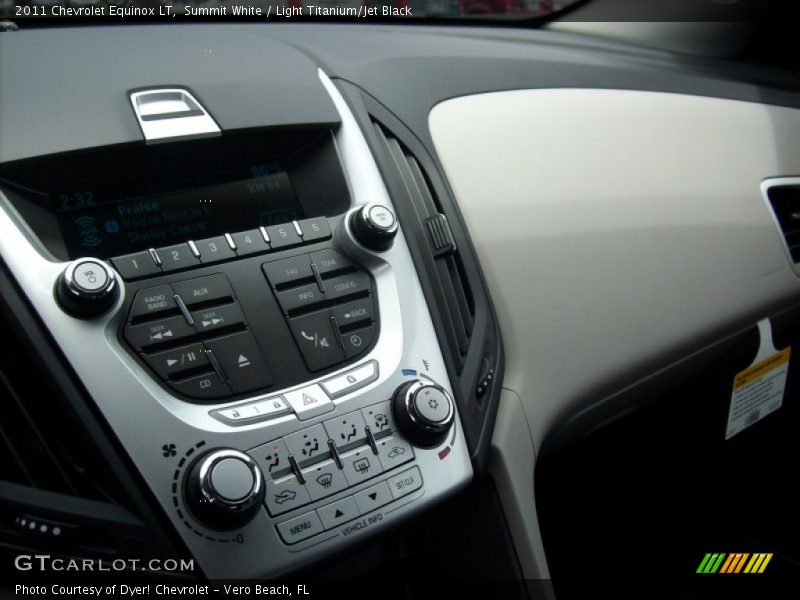 Summit White / Light Titanium/Jet Black 2011 Chevrolet Equinox LT