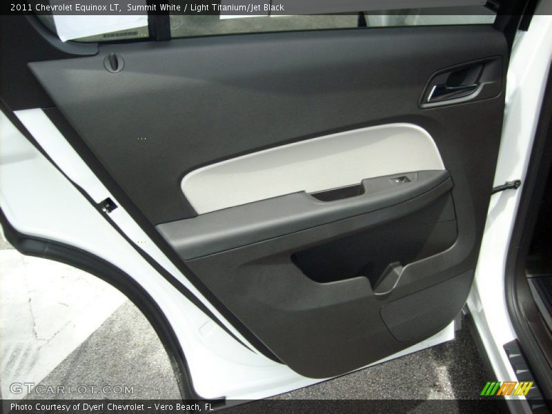 Summit White / Light Titanium/Jet Black 2011 Chevrolet Equinox LT