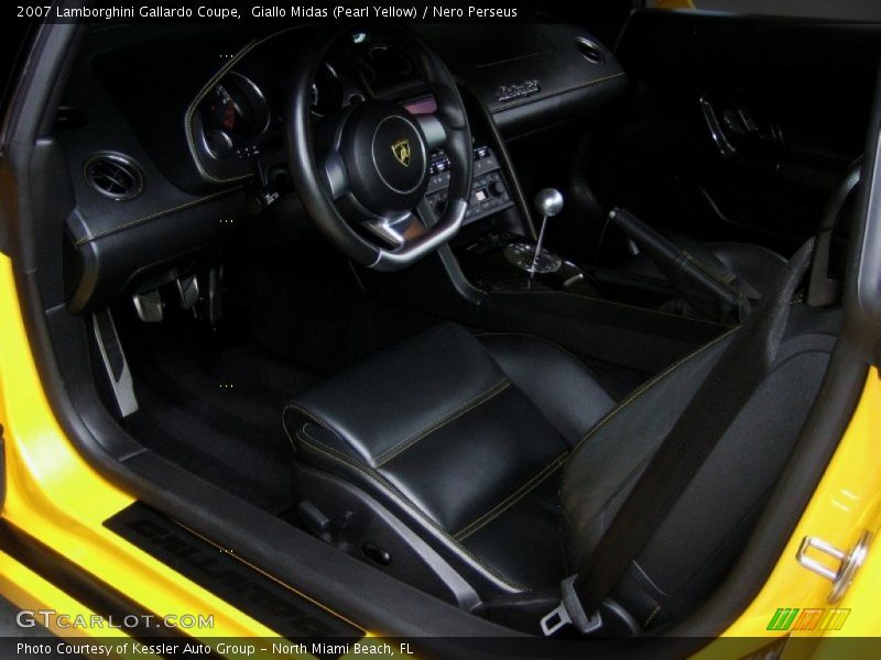  2007 Gallardo Coupe Nero Perseus Interior