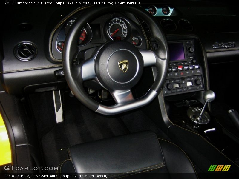 Dashboard of 2007 Gallardo Coupe