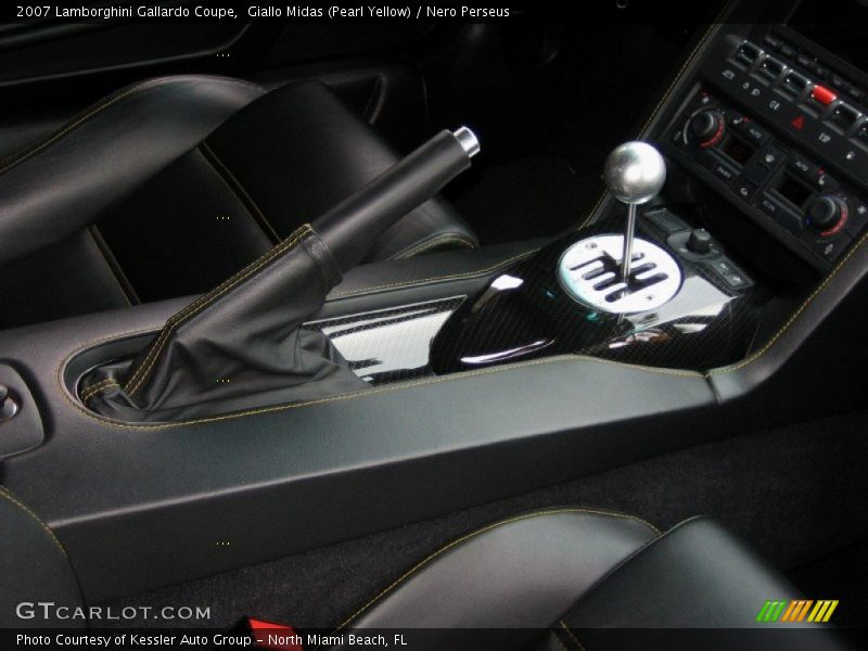 Controls of 2007 Gallardo Coupe