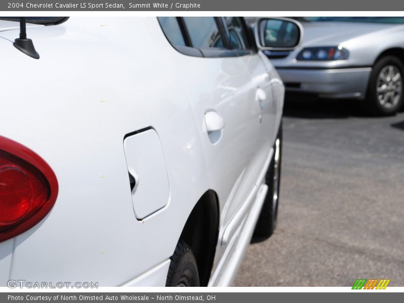 Summit White / Graphite 2004 Chevrolet Cavalier LS Sport Sedan