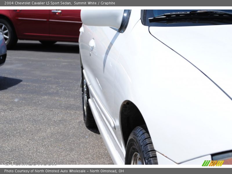 Summit White / Graphite 2004 Chevrolet Cavalier LS Sport Sedan