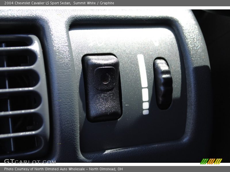 Summit White / Graphite 2004 Chevrolet Cavalier LS Sport Sedan