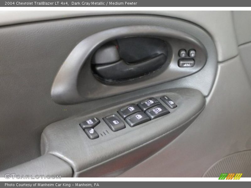 Dark Gray Metallic / Medium Pewter 2004 Chevrolet TrailBlazer LT 4x4