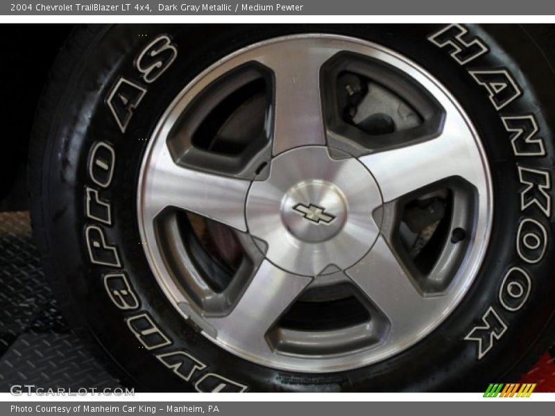 Dark Gray Metallic / Medium Pewter 2004 Chevrolet TrailBlazer LT 4x4
