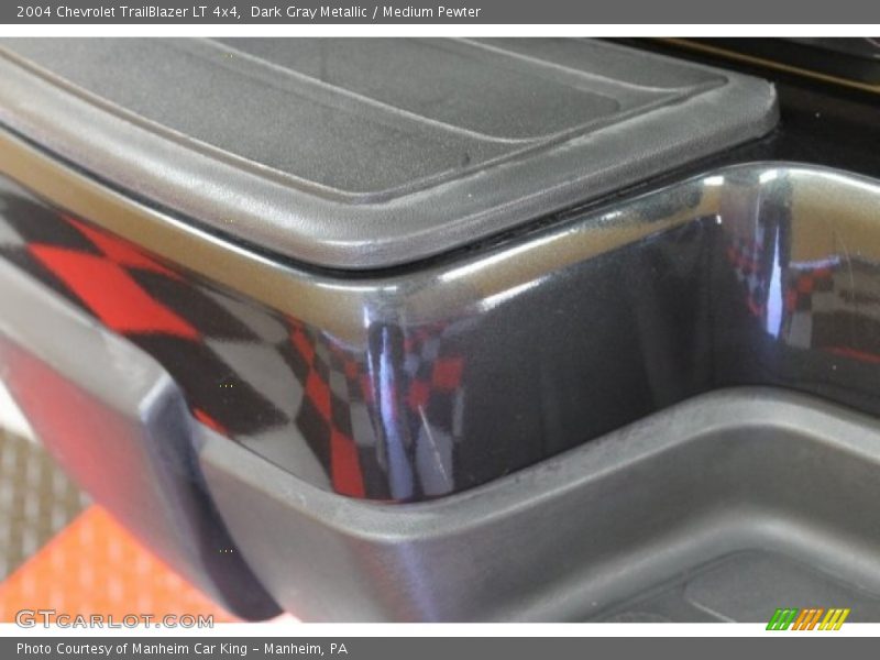 Dark Gray Metallic / Medium Pewter 2004 Chevrolet TrailBlazer LT 4x4