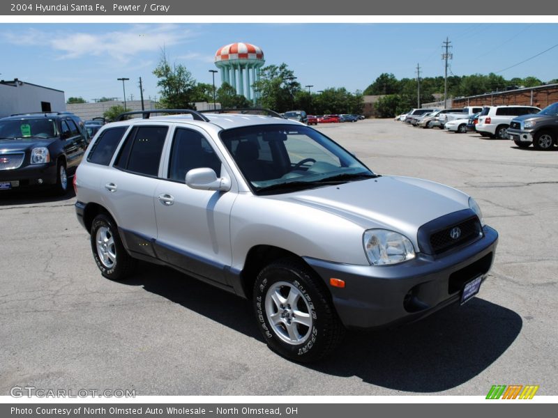 Front 3/4 View of 2004 Santa Fe 