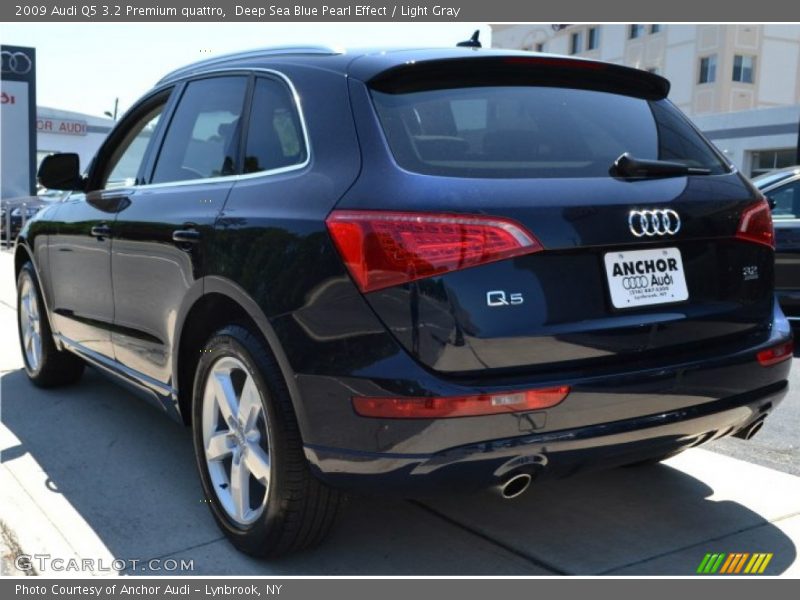 Deep Sea Blue Pearl Effect / Light Gray 2009 Audi Q5 3.2 Premium quattro
