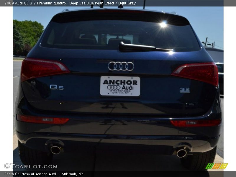 Deep Sea Blue Pearl Effect / Light Gray 2009 Audi Q5 3.2 Premium quattro