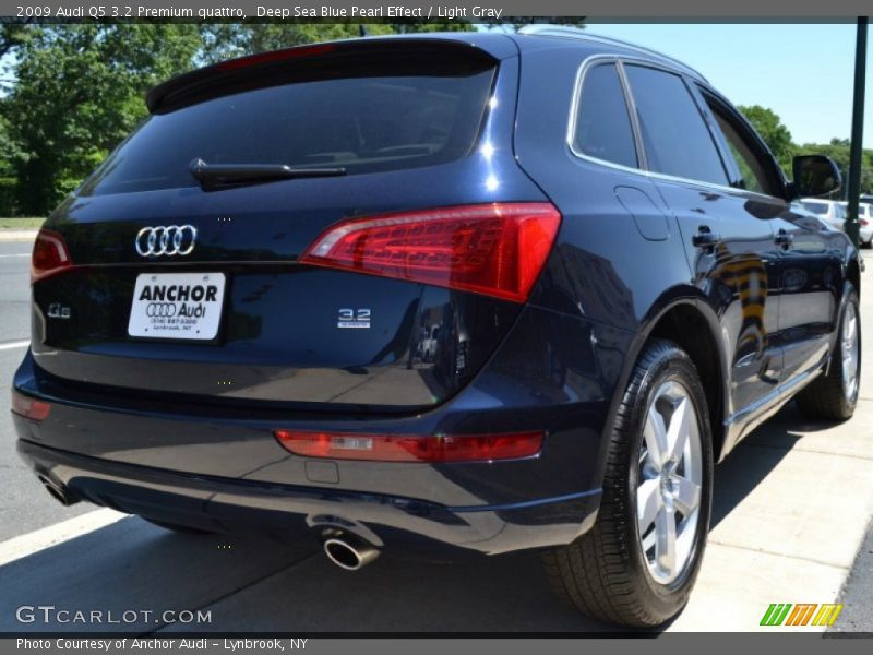 Deep Sea Blue Pearl Effect / Light Gray 2009 Audi Q5 3.2 Premium quattro
