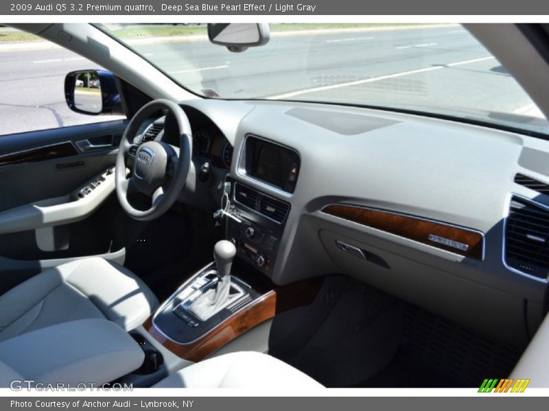 Deep Sea Blue Pearl Effect / Light Gray 2009 Audi Q5 3.2 Premium quattro