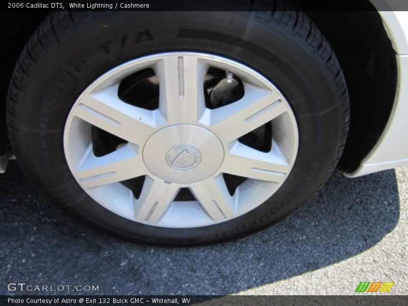White Lightning / Cashmere 2006 Cadillac DTS