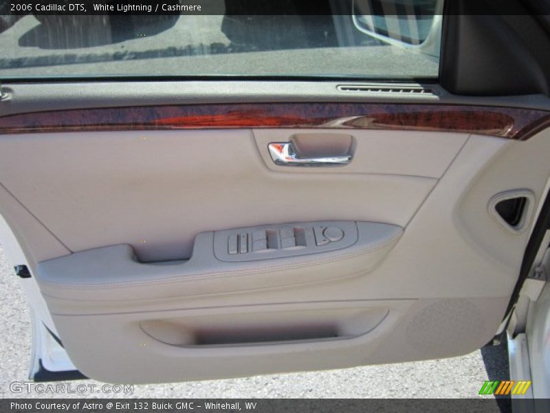 White Lightning / Cashmere 2006 Cadillac DTS