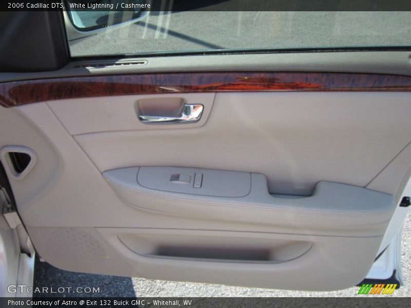 White Lightning / Cashmere 2006 Cadillac DTS