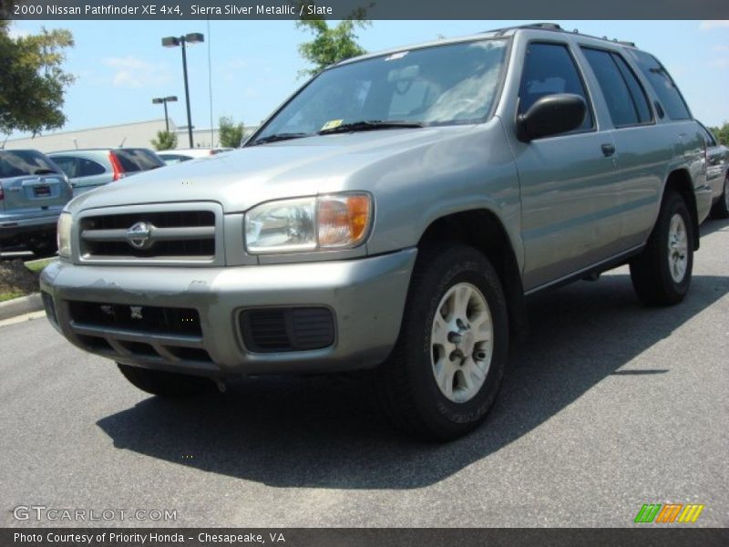 Sierra Silver Metallic / Slate 2000 Nissan Pathfinder XE 4x4