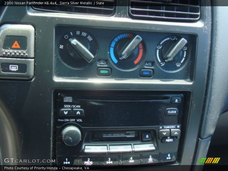 Sierra Silver Metallic / Slate 2000 Nissan Pathfinder XE 4x4