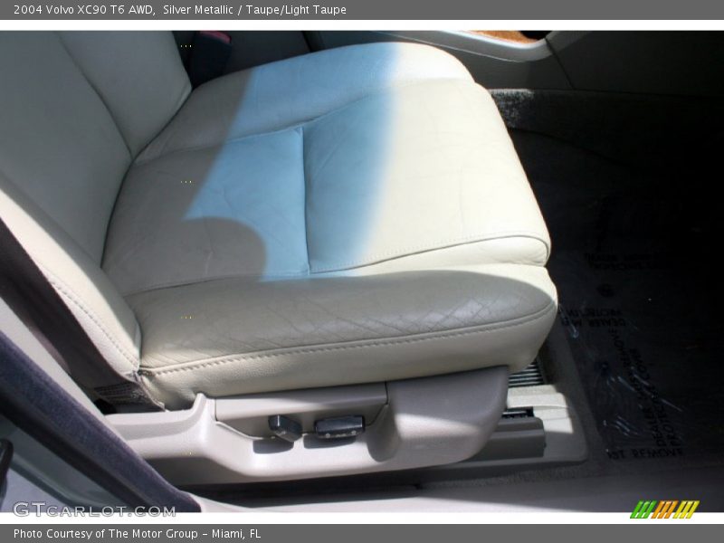 Silver Metallic / Taupe/Light Taupe 2004 Volvo XC90 T6 AWD