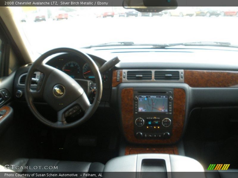 Dashboard of 2008 Avalanche LTZ