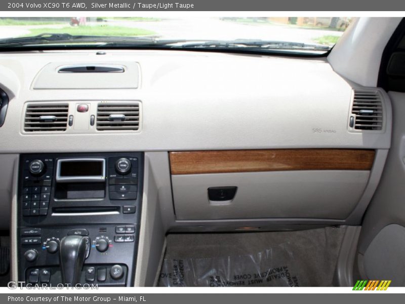Silver Metallic / Taupe/Light Taupe 2004 Volvo XC90 T6 AWD