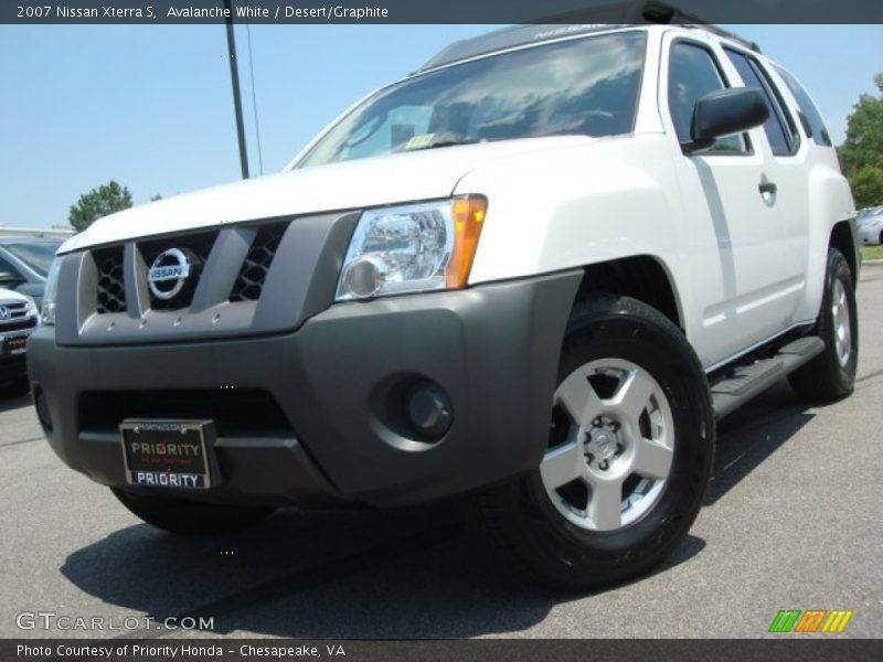 Avalanche White / Desert/Graphite 2007 Nissan Xterra S