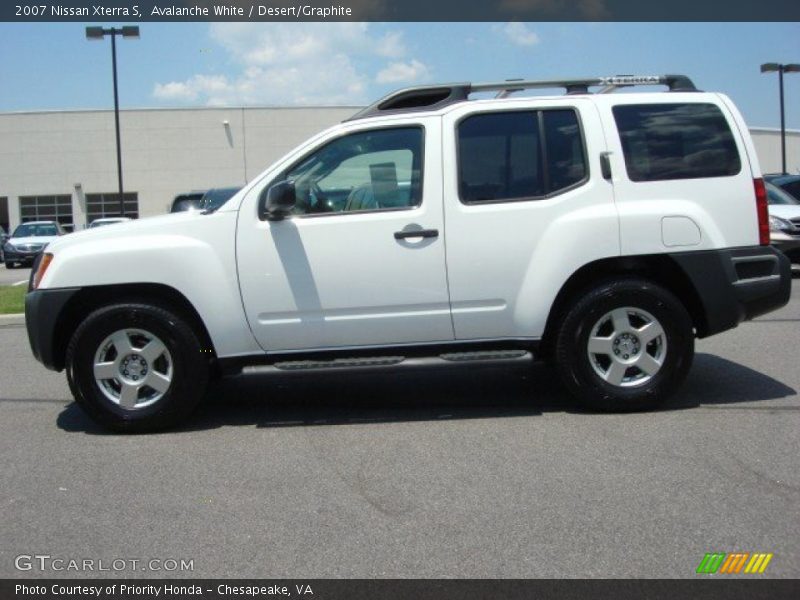 Avalanche White / Desert/Graphite 2007 Nissan Xterra S