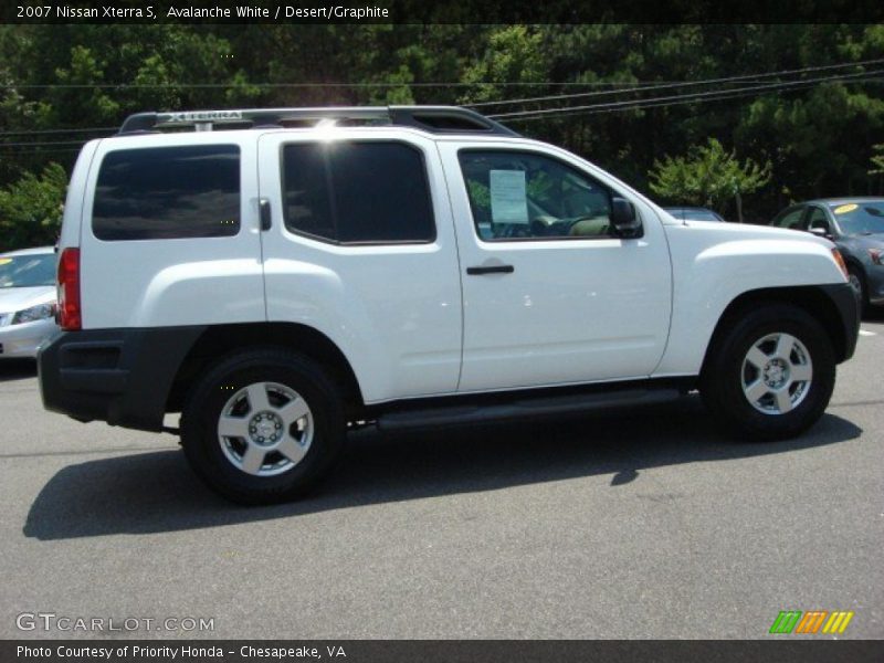Avalanche White / Desert/Graphite 2007 Nissan Xterra S