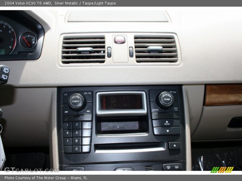 Silver Metallic / Taupe/Light Taupe 2004 Volvo XC90 T6 AWD