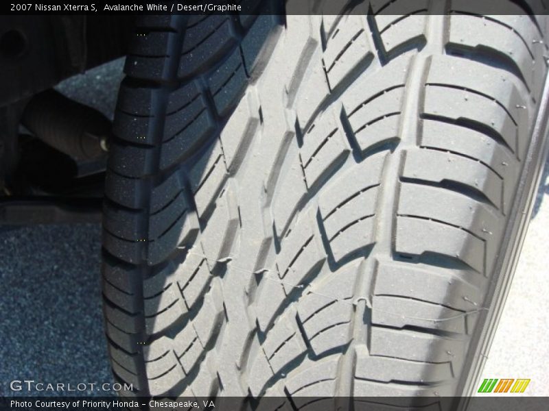 Avalanche White / Desert/Graphite 2007 Nissan Xterra S
