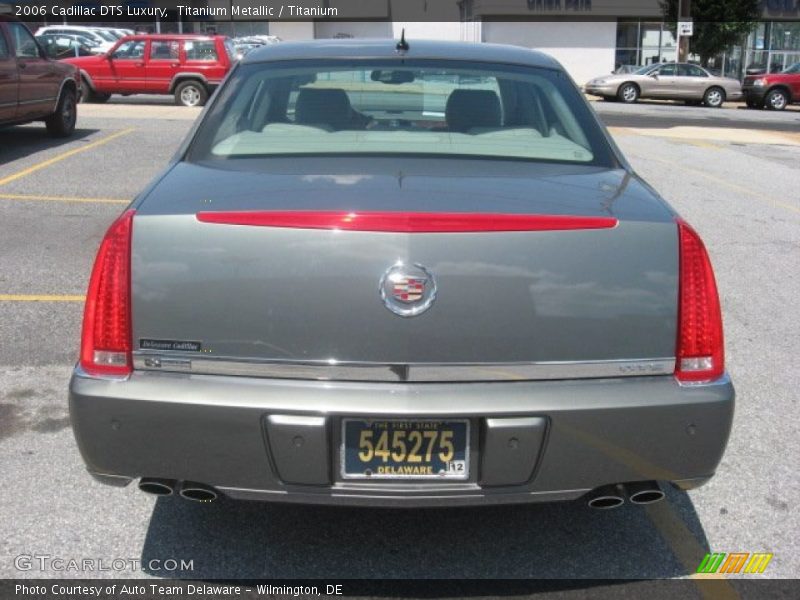 Titanium Metallic / Titanium 2006 Cadillac DTS Luxury