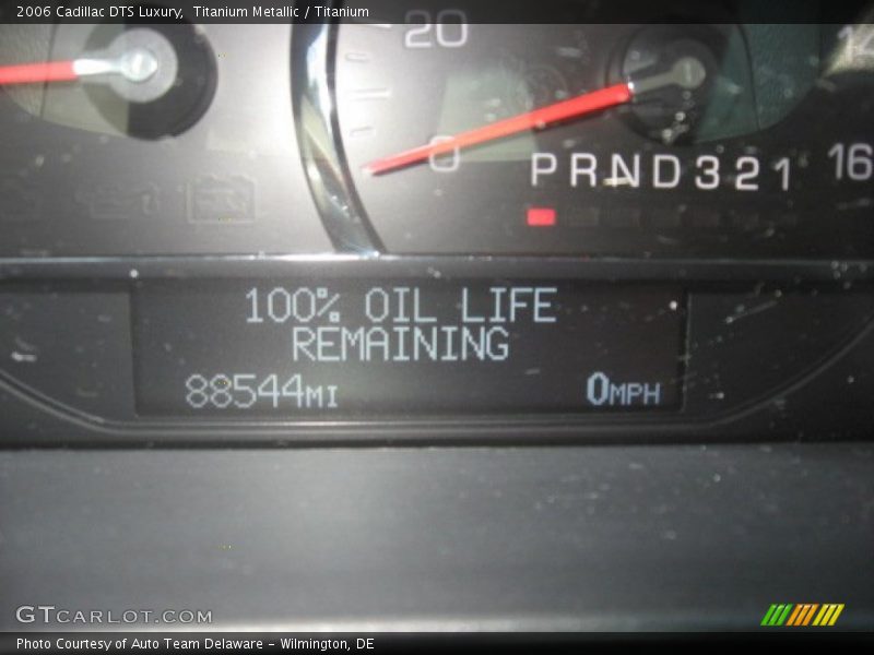 Titanium Metallic / Titanium 2006 Cadillac DTS Luxury