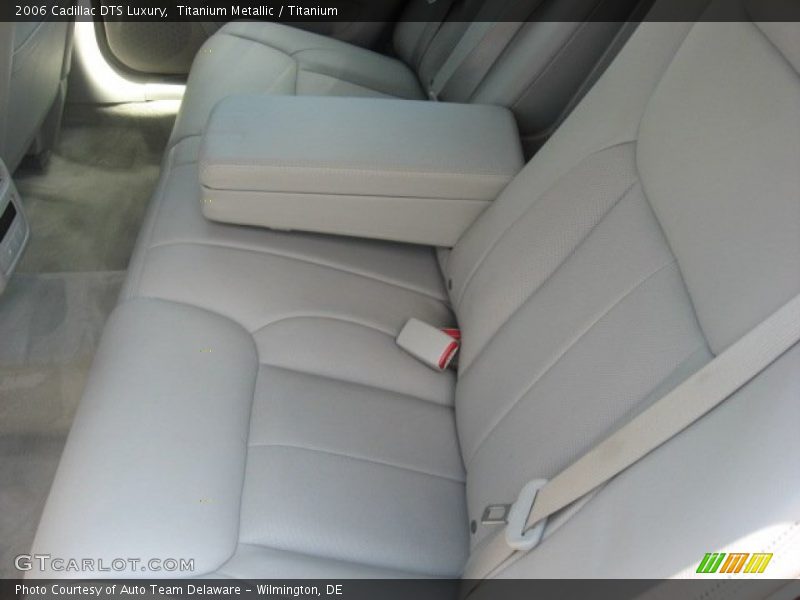 Titanium Metallic / Titanium 2006 Cadillac DTS Luxury
