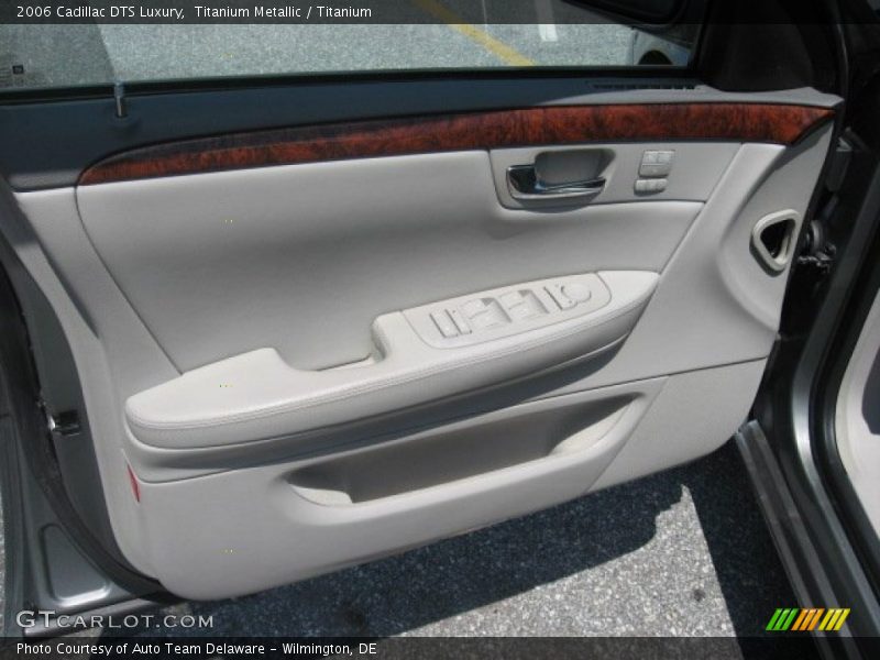 Titanium Metallic / Titanium 2006 Cadillac DTS Luxury