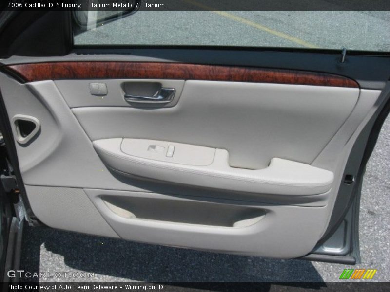 Titanium Metallic / Titanium 2006 Cadillac DTS Luxury