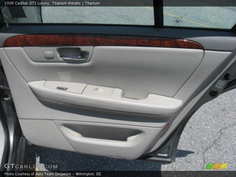 Titanium Metallic / Titanium 2006 Cadillac DTS Luxury