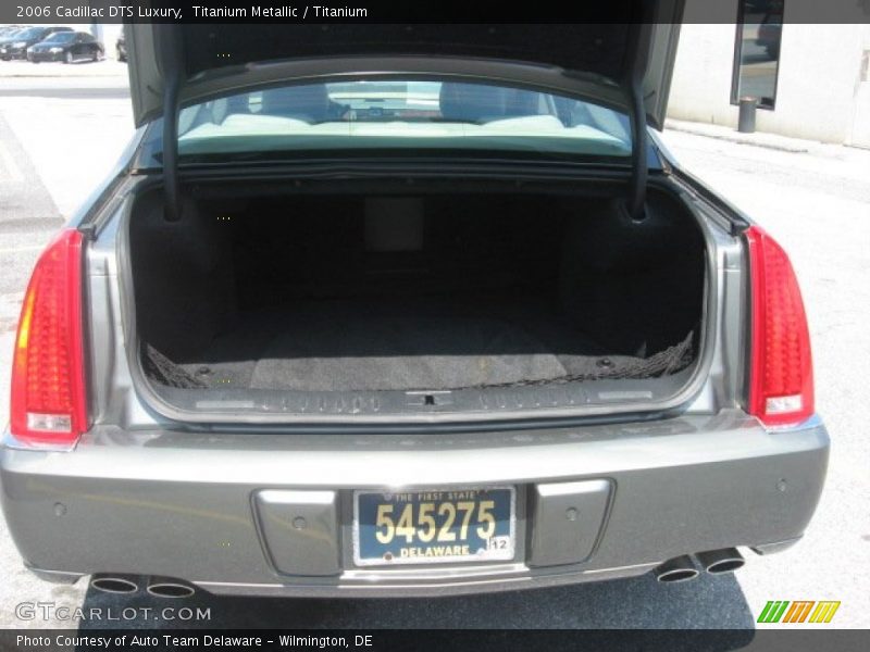 Titanium Metallic / Titanium 2006 Cadillac DTS Luxury