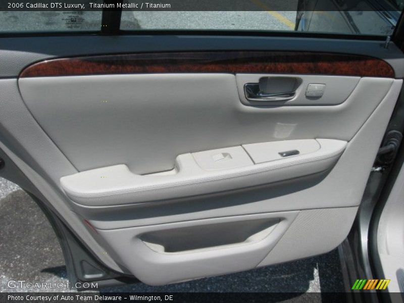 Titanium Metallic / Titanium 2006 Cadillac DTS Luxury
