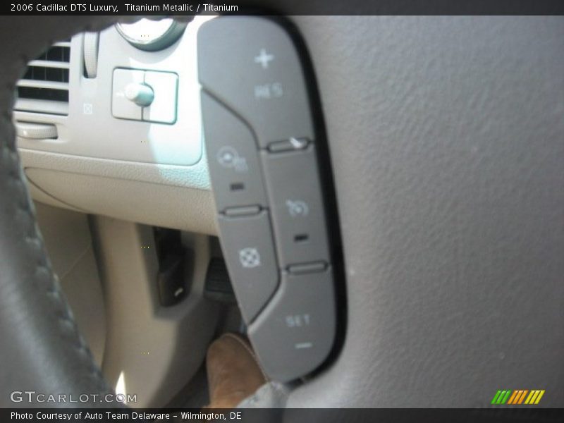 Titanium Metallic / Titanium 2006 Cadillac DTS Luxury